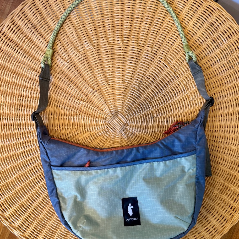 Cotopaxi Trozo 8L Shoulder Bag – Cada Día Tempest/Green - rare color! - Picture 3 of 9
